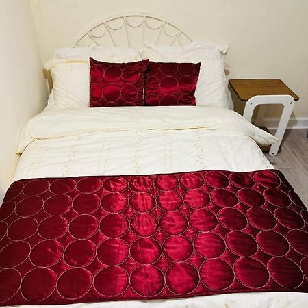 Double Bedroom In West Yorkshire, Leeds Leeds  Exterior photo